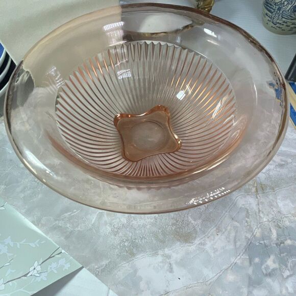 Vintage Hazel Atlas 8.5” pink depression glass “Rest-Well” mixing bowl ribbed he - Picture 2 of 7